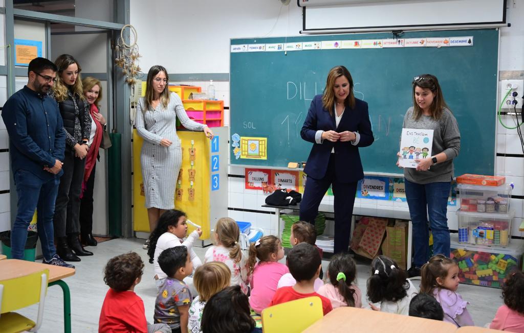 María José Catalá y Rocío Gil en el CEIP Santiago Grisolía